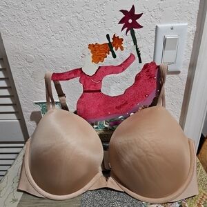 Victoria's Secret Women's Push-Up 38 D Beigh Wide Back 3 Hook Closure